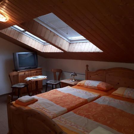 Meschkes Gasthaus Pension โฮห์นสไตน์ ภายนอก รูปภาพ